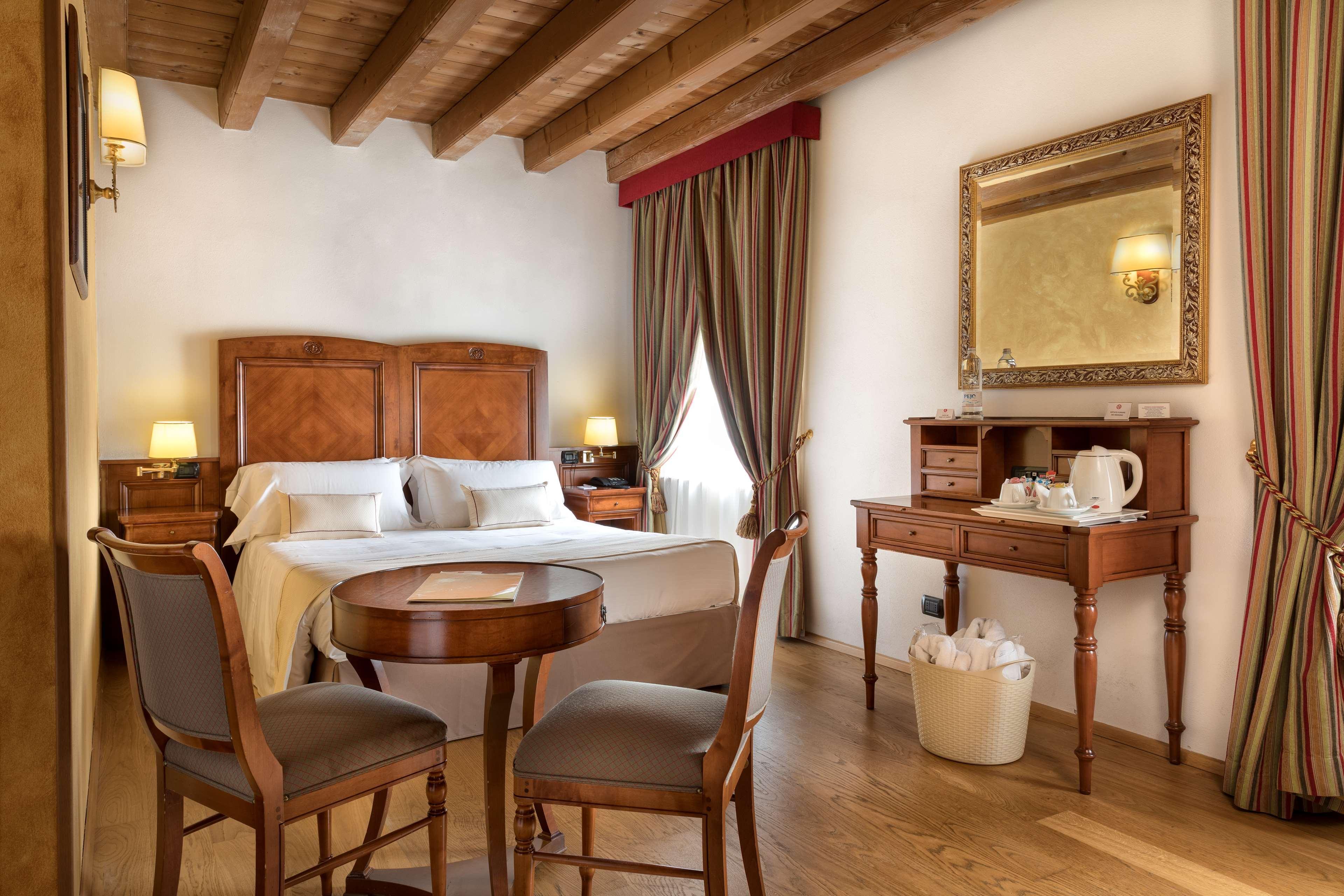 Hotel Villa Malaspina Castel d'Azzano Kültér fotó