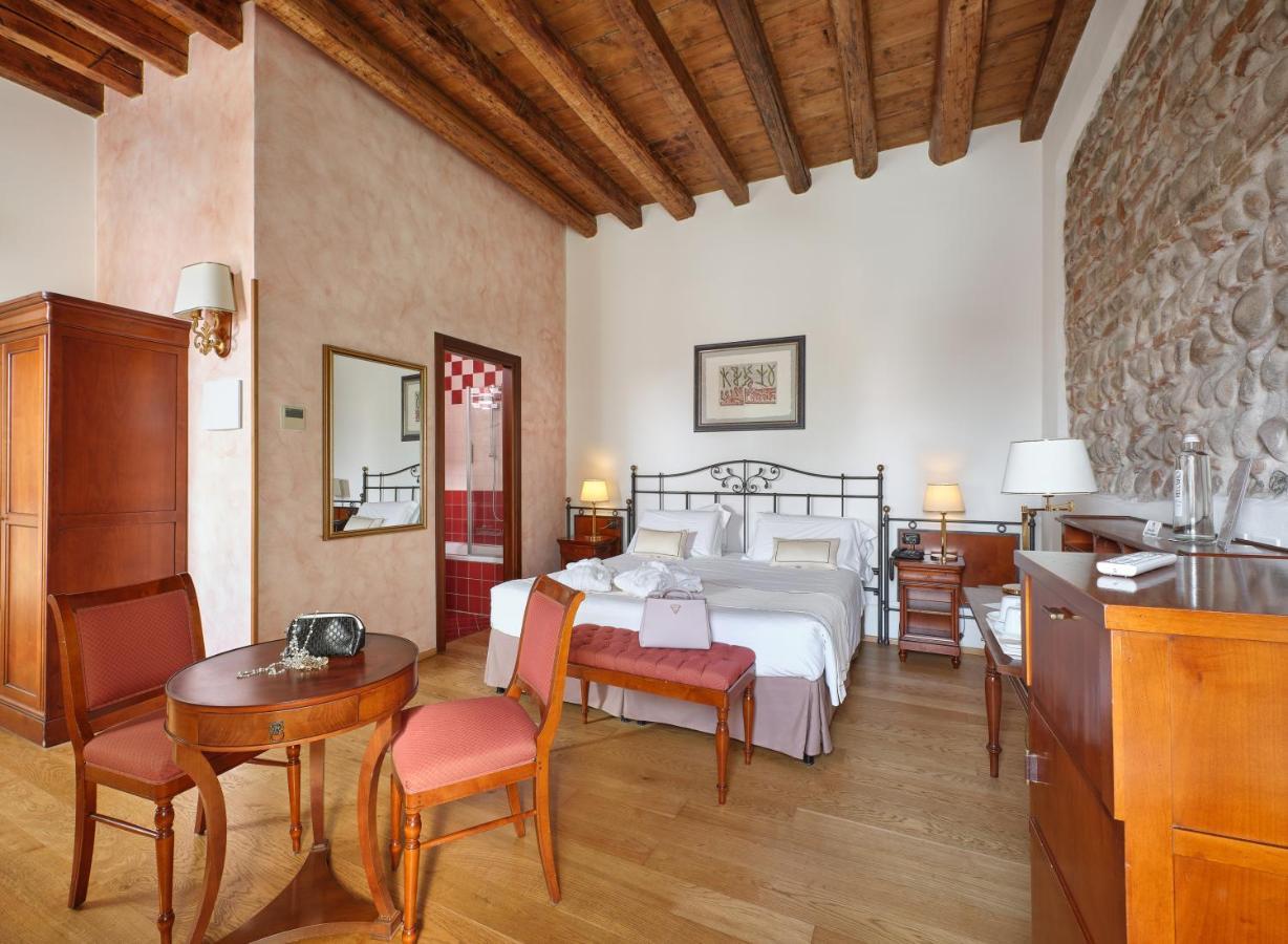 Hotel Villa Malaspina Castel d'Azzano Kültér fotó
